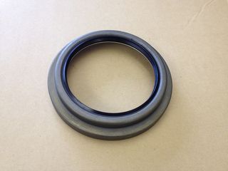 Simmerring Radnabe HA und VA innen Reo 5 ton
