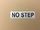 Aufkleber "NO STEP" schwarze Schrift
