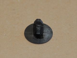 fir tree clip platic black 3/4 x 1/2